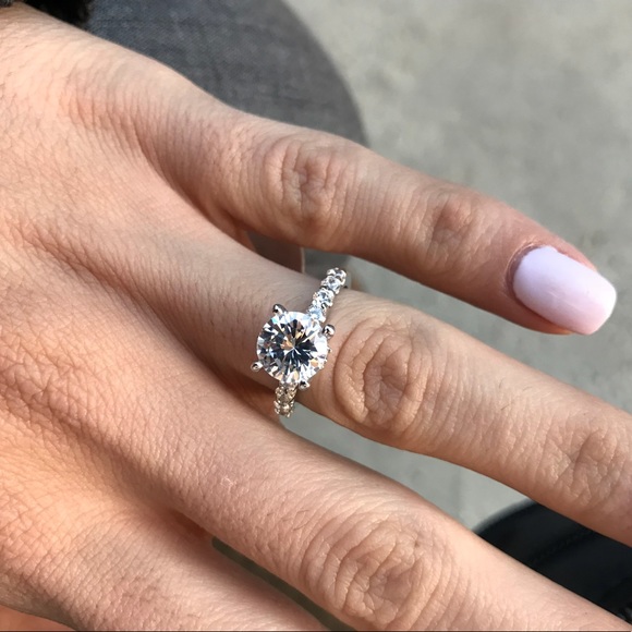 Very pretty ring - Picture 2 of 4